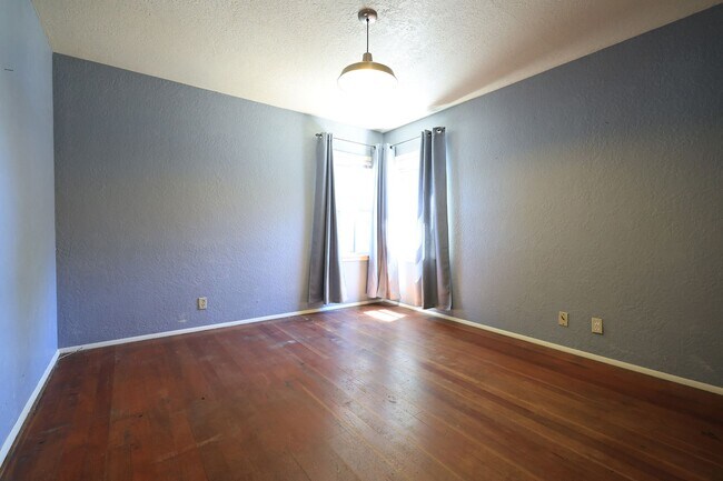 Foto del edificio - 1744 County Ln