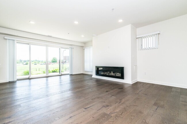 Building Photo - 450 W Stadium Blvd