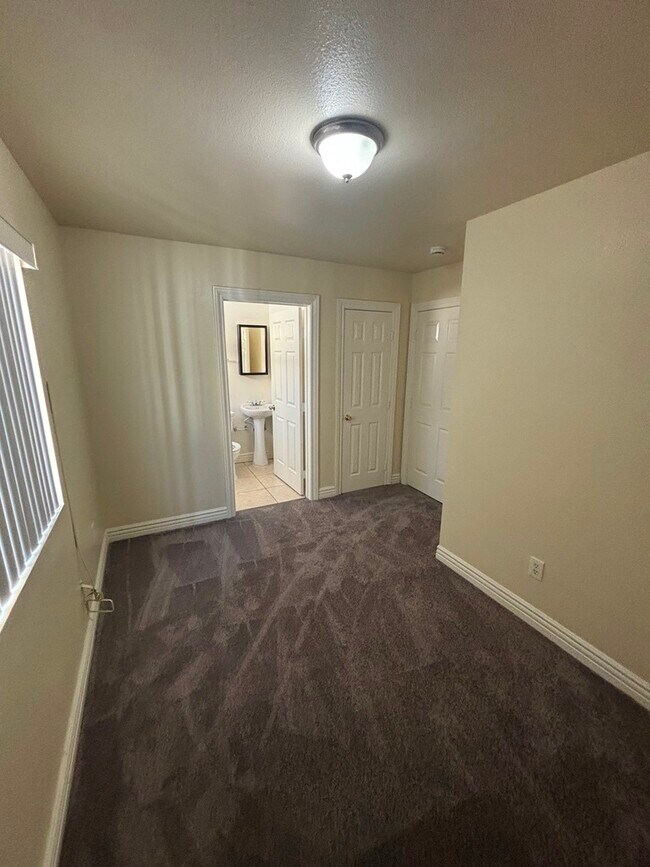 Foto del edificio - 327 E 106th St