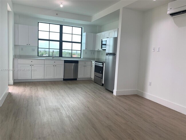 Foto del edificio - 4100 Davie Rd