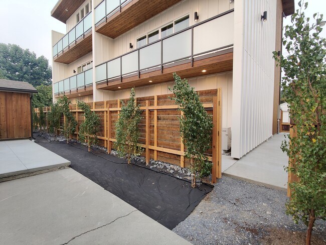 Otro - 823 Orondo Ave