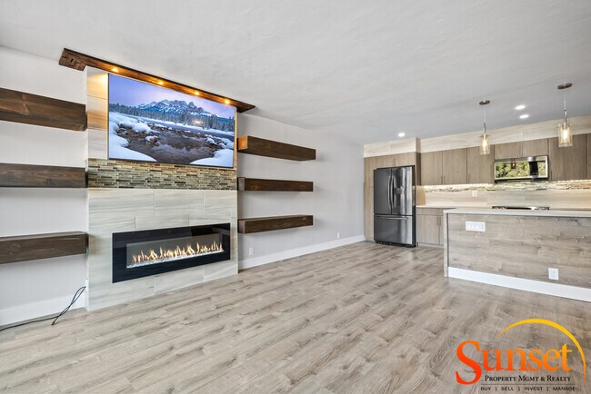 Building Photo - 2510 Torrey Pines Rd