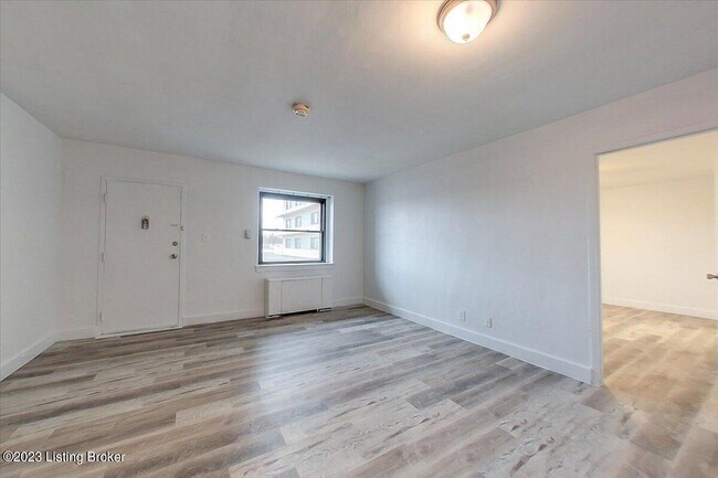 Foto del edificio - 3320 Bardstown Rd