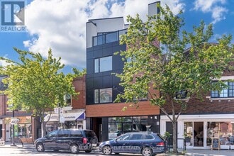 Building Photo - 3039-3039 Dundas St W