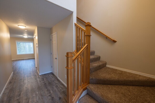 Building Photo - Three bedroom home in Salmon Creek.  Built...