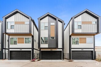 Building Photo - 820 Curtin St