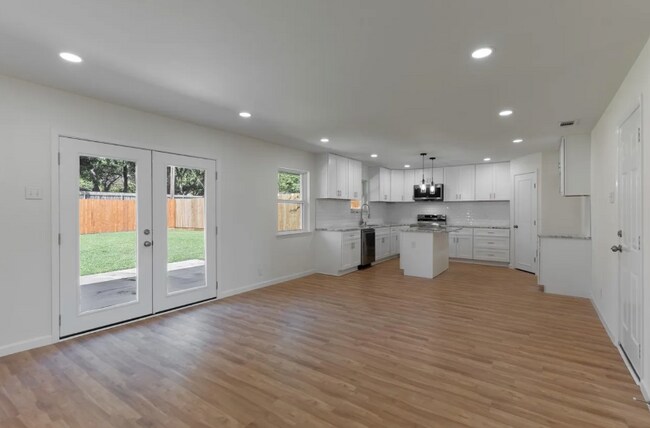 Foto del edificio - 9225 Plano Rd