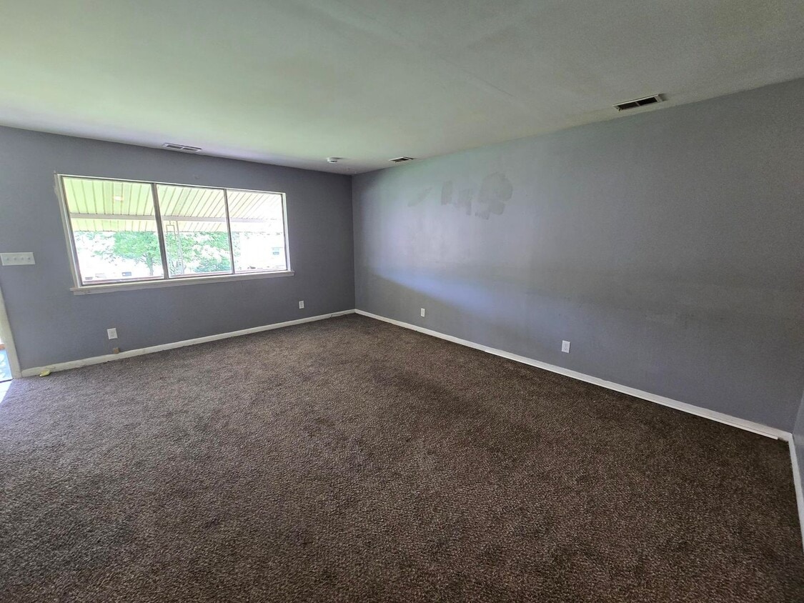 Primary Photo - 903 Vinewood Ln