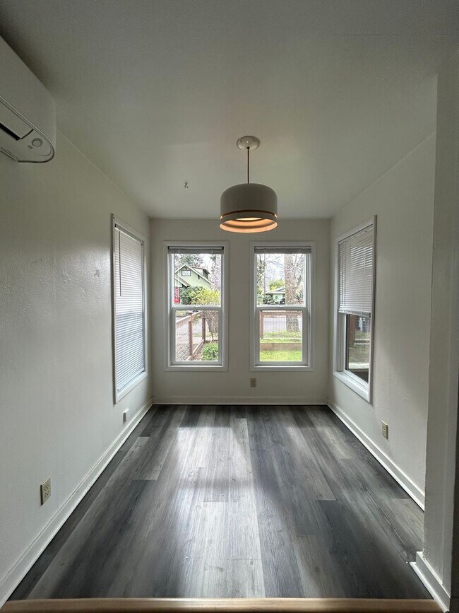 Foto del edificio - 1131 W 8th Ave