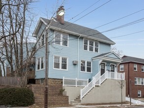 Building Photo - 652 Valley Rd