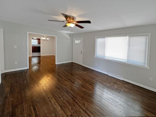 Foto del edificio - 9809 Maple Ln