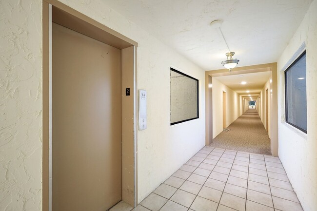 Foto del edificio - 2/2 Updated Condo near IMG Golf Course