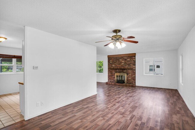 Building Photo - 2719 E High St