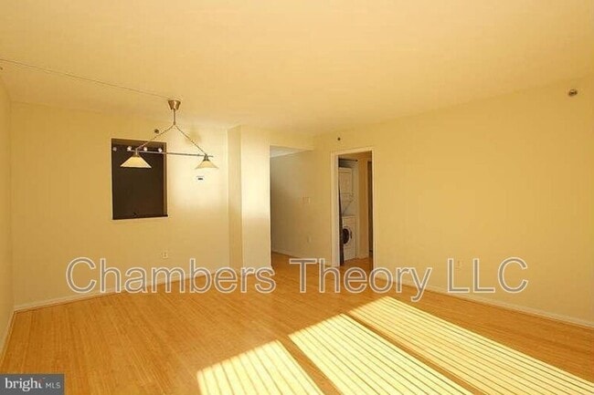 Building Photo - 505 E Braddock Rd