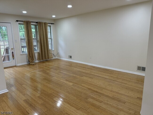 Foto del edificio - 1704 Bergen Ct