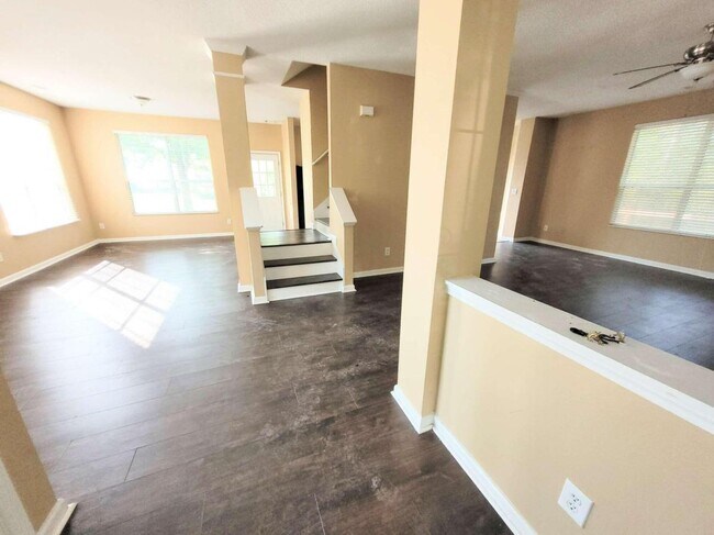 Foto del edificio - 4478 Chestnut Lake Ave