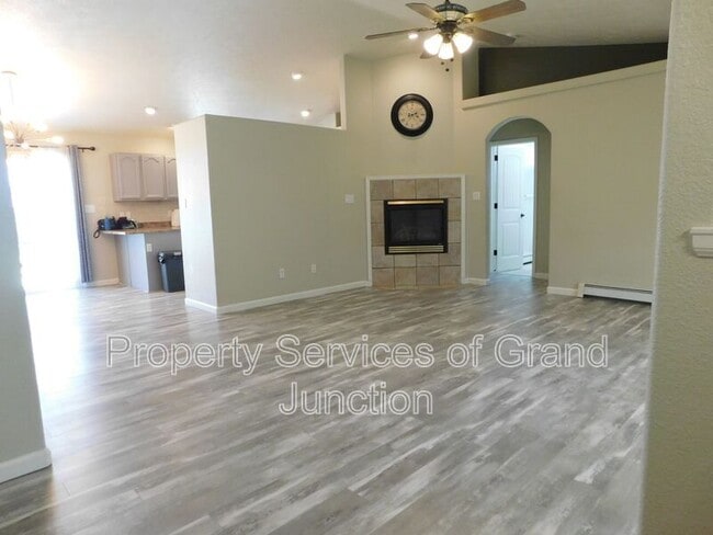 Building Photo - 502 Garnet Dr