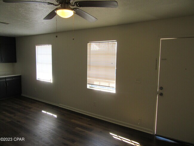 Building Photo - 2814 N Panama Ave