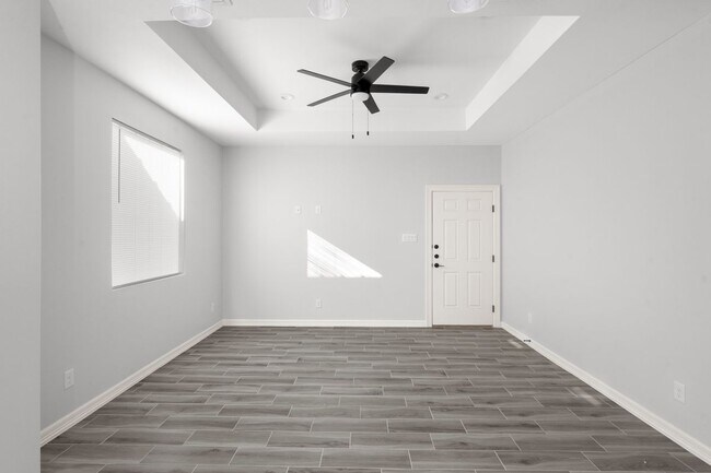 Foto del edificio - 600 N Onyx Ave