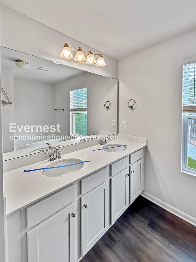 Foto del edificio - 4 Bed, 2.5 Bath Home with Garage / Pet-Friendly / Vouchers Accepted / Coming Soon!