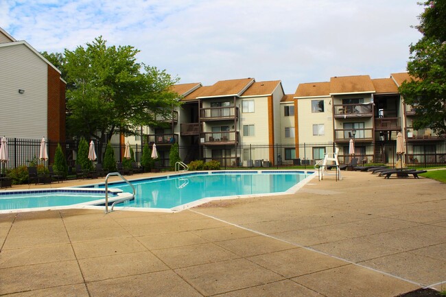 Building Photo - Adorable Condo