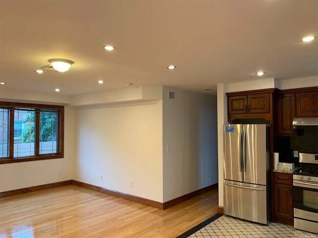 Building Photo - 150-11 23rd Ave