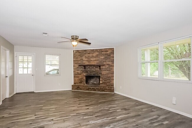 Foto del edificio - 217 Pineview Dr