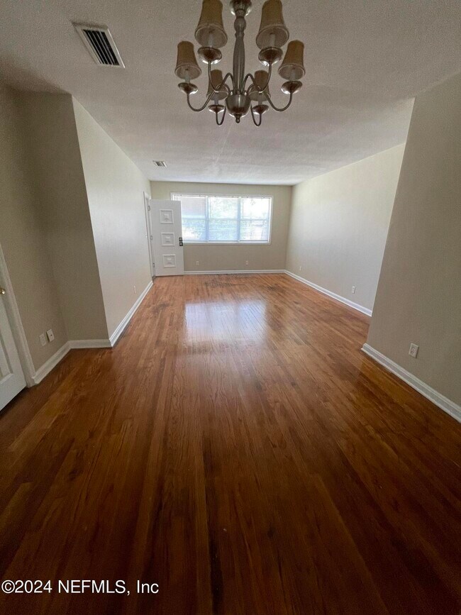 Building Photo - 1038 Arco Dr