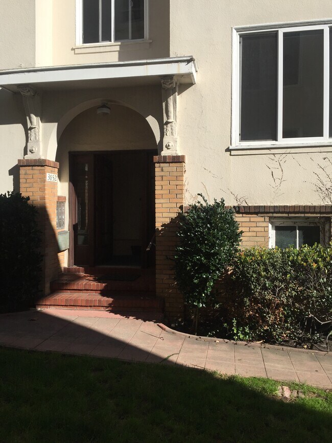 Foto del edificio - 3852 California St