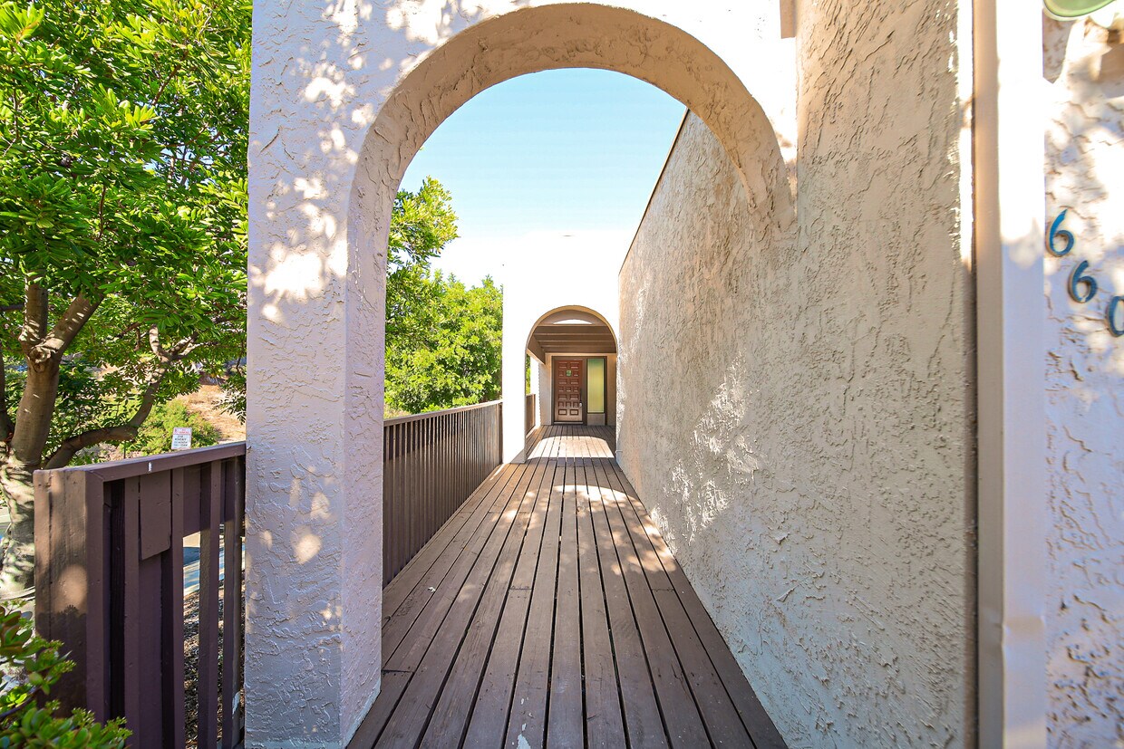 Primary Photo - 6602 Reservoir Ct