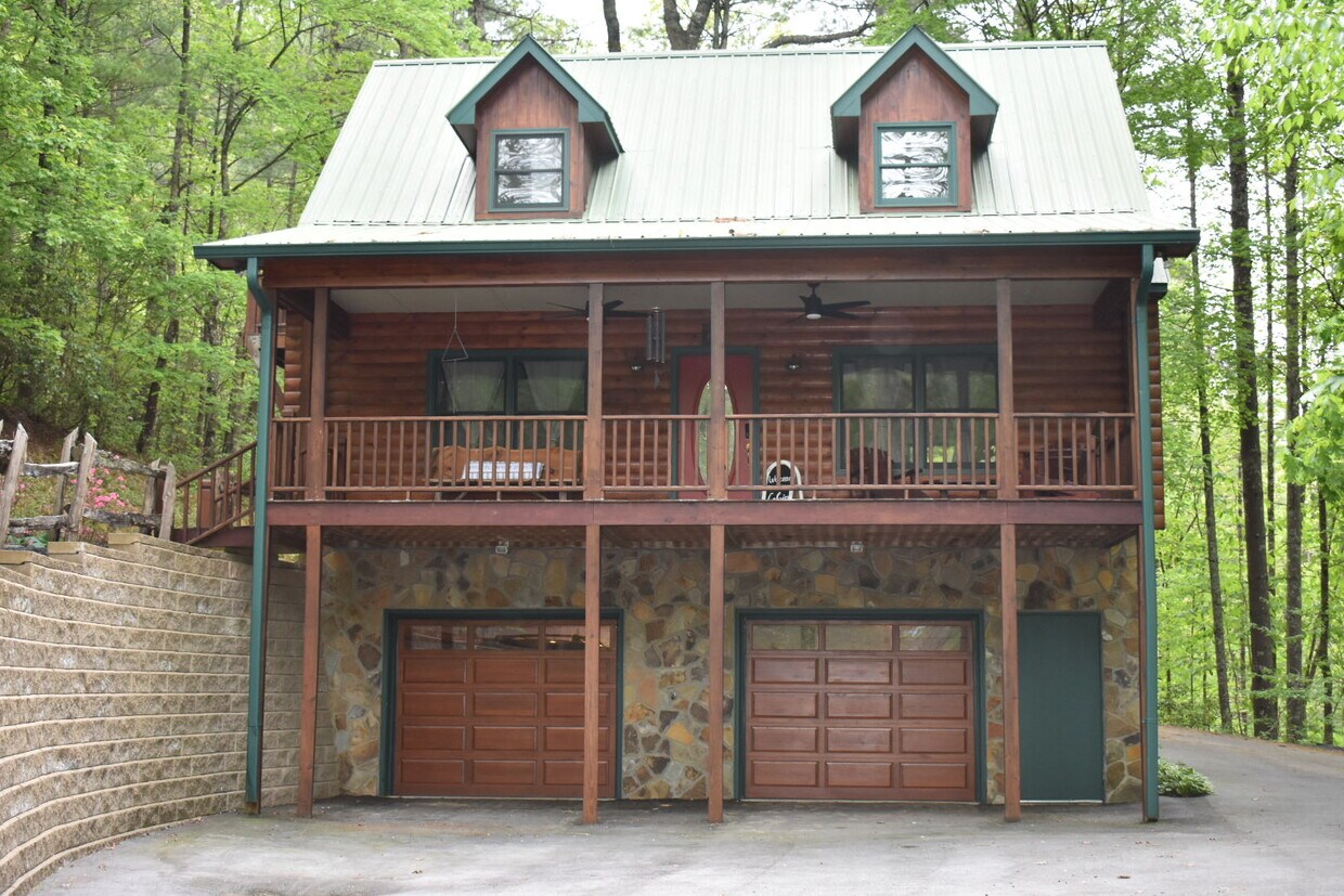Primary Photo - 1606 Persimmon Rd