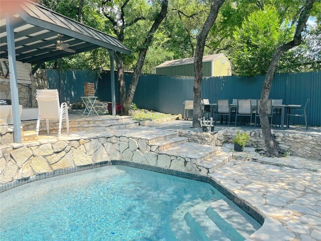 Building Photo - 806 Rock Creek Dr