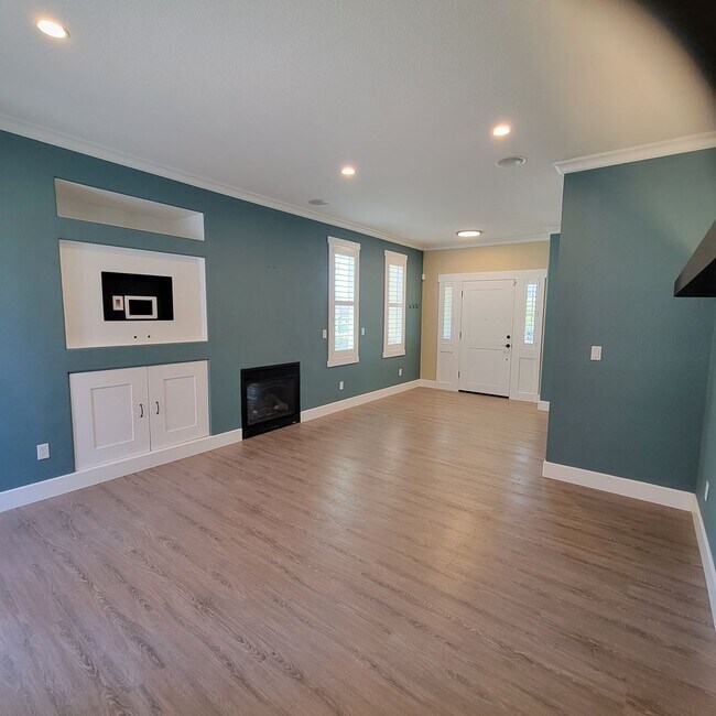 Foto del edificio - Big Beautifully updated 4-bedroom 2.5 bath...