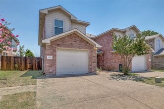 Building Photo - 2326 Kingsway Dr