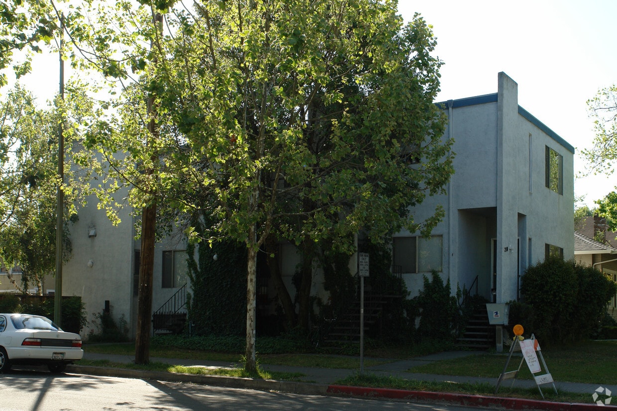 Primary Photo - 210 S 12th St