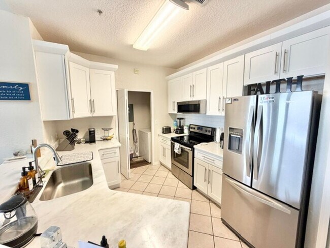 Building Photo - Maitland - 2 Bedroom, 2 Bathroom - $1,950.00