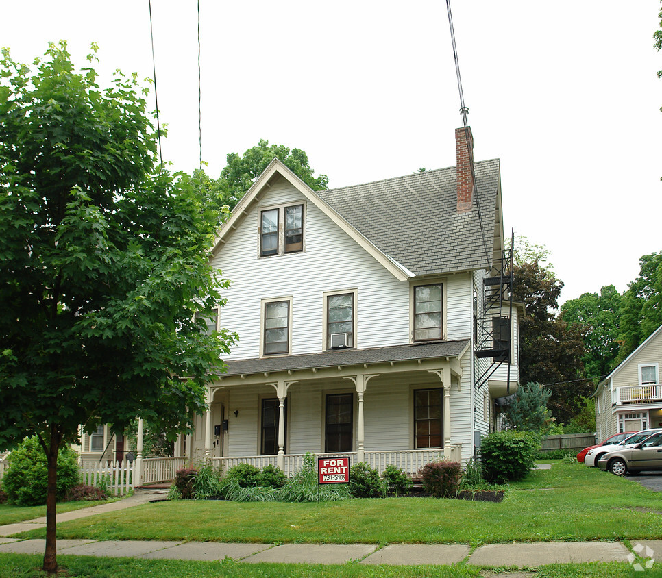 Building Photo - 121 Caroline St