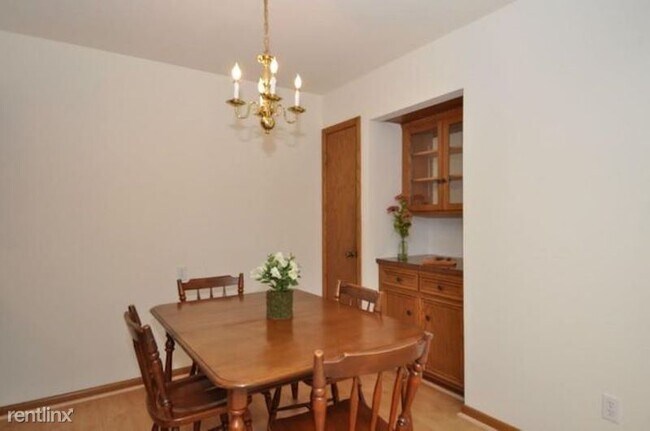 Foto del edificio - 7560 N Port Washington Rd