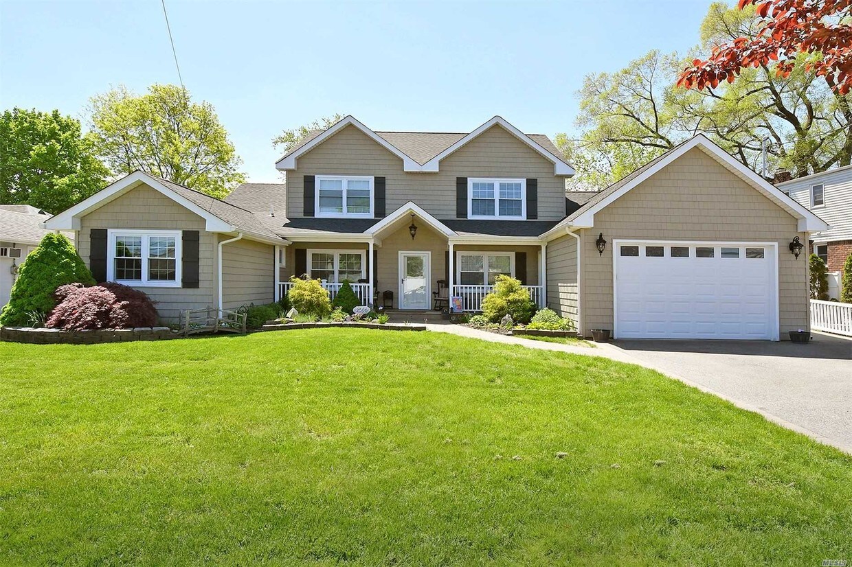 2506 Rose Pl, Westbury, NY 11590 House Rental in Westbury, NY