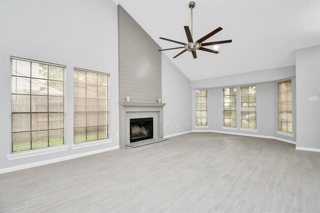 Building Photo - 3130 Colonel Ct Dr