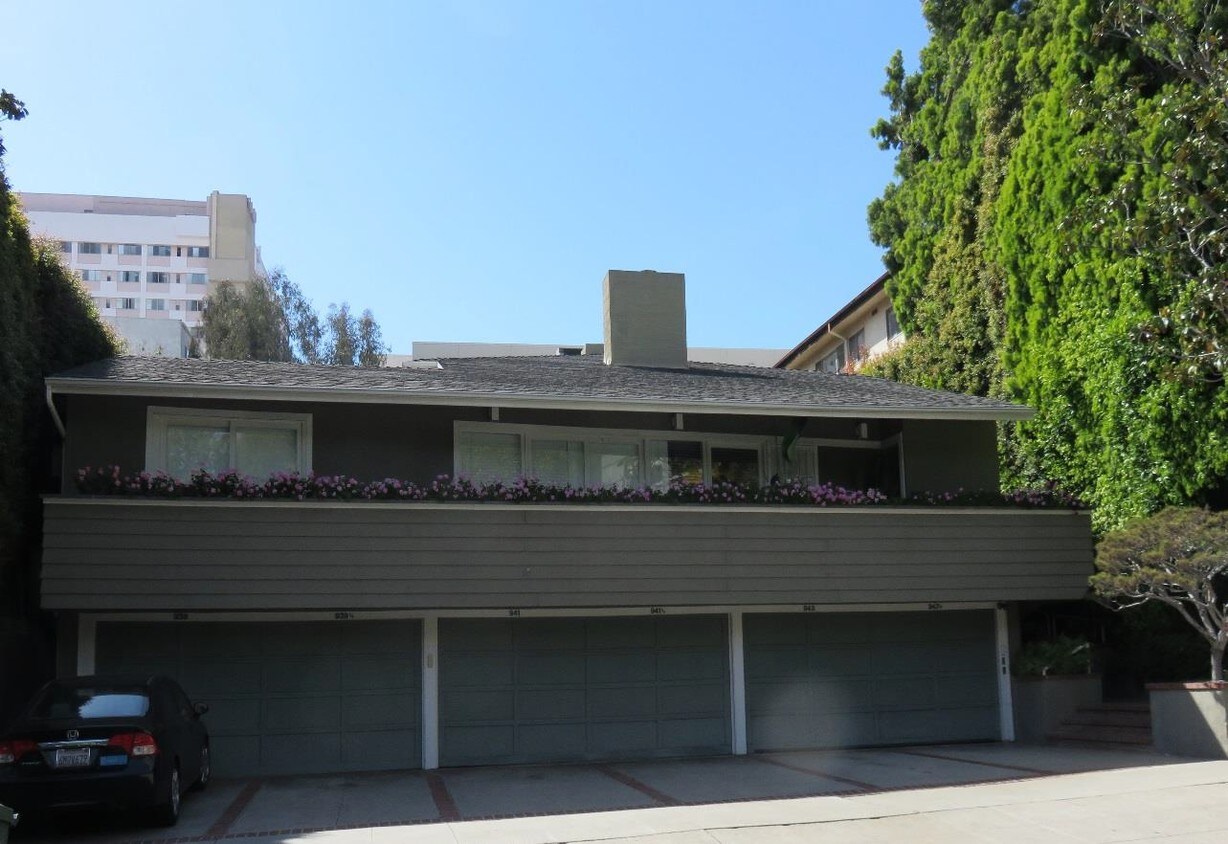 Primary Photo - 939-943 Hilgard Ave
