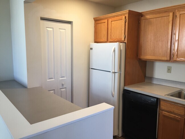Kitchen with ample counter space and pantry - 319 Wood St