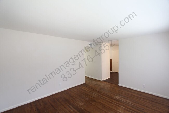 Foto del edificio - New On The Market with Fresh Updates!! Better Hurry!!