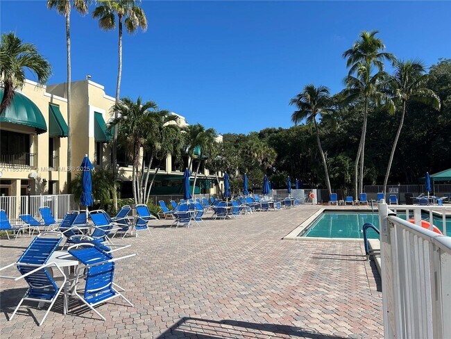 Foto del edificio - 9410 Live Oak Pl
