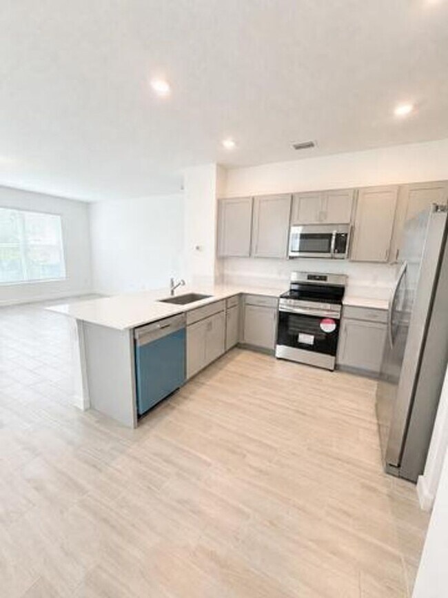 Foto del edificio - 4345 Pond Lily Ln