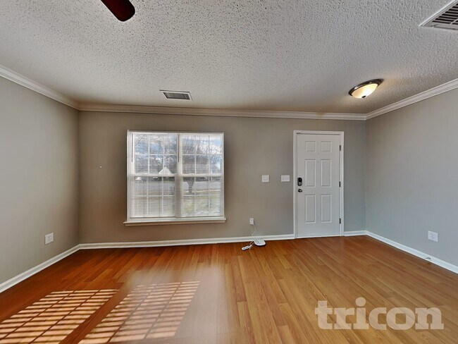 Foto del edificio - 124 Grayland Rd