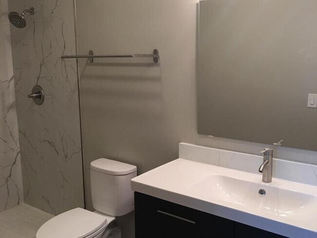 Building Photo - 3 bedroom in Redwood City CA 94061