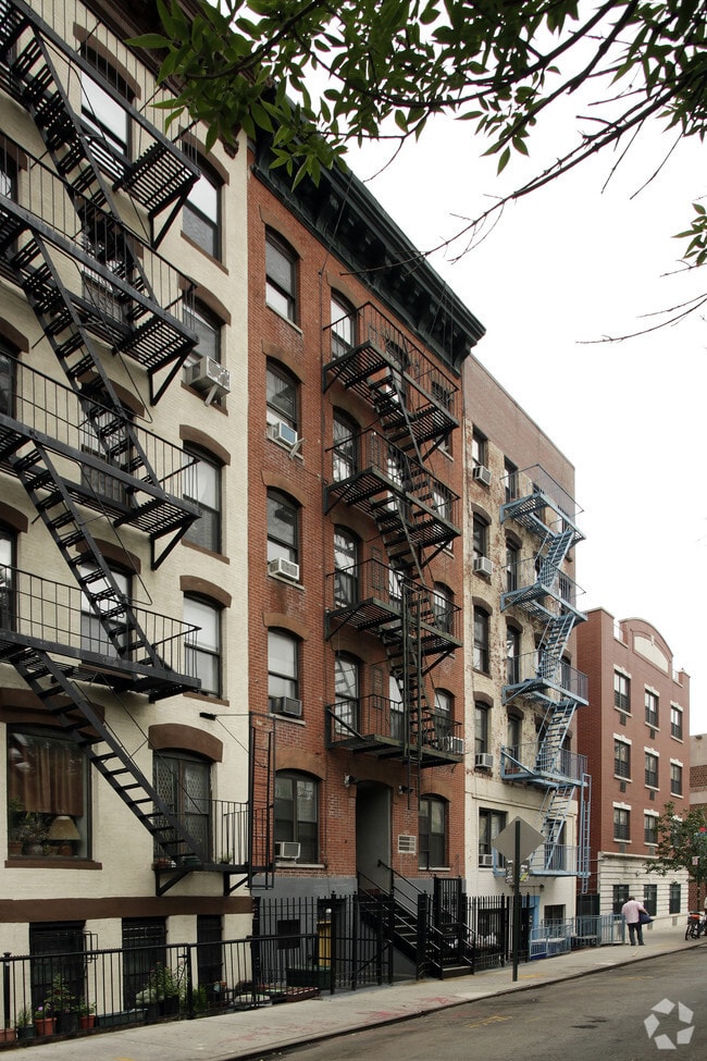 Building Photo - 168 Norfolk St