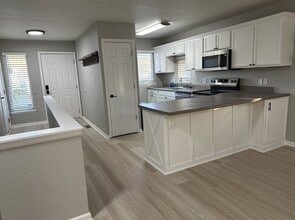 Building Photo - 1301 Newfoundland Dr
