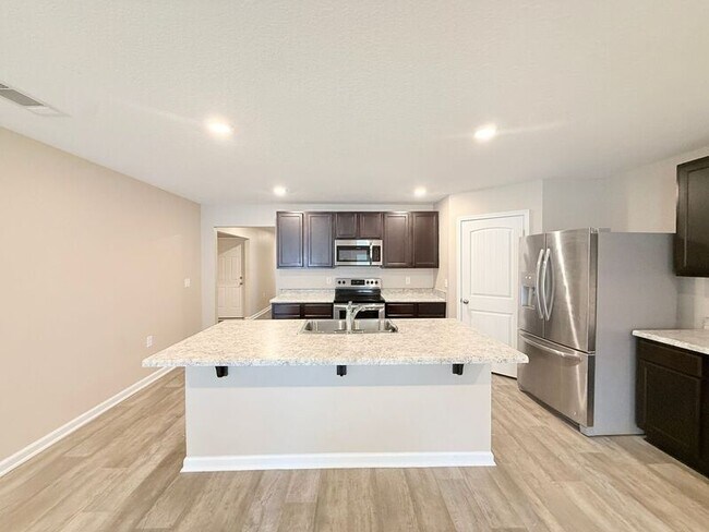 Foto del edificio - 6401 Churchill Cir